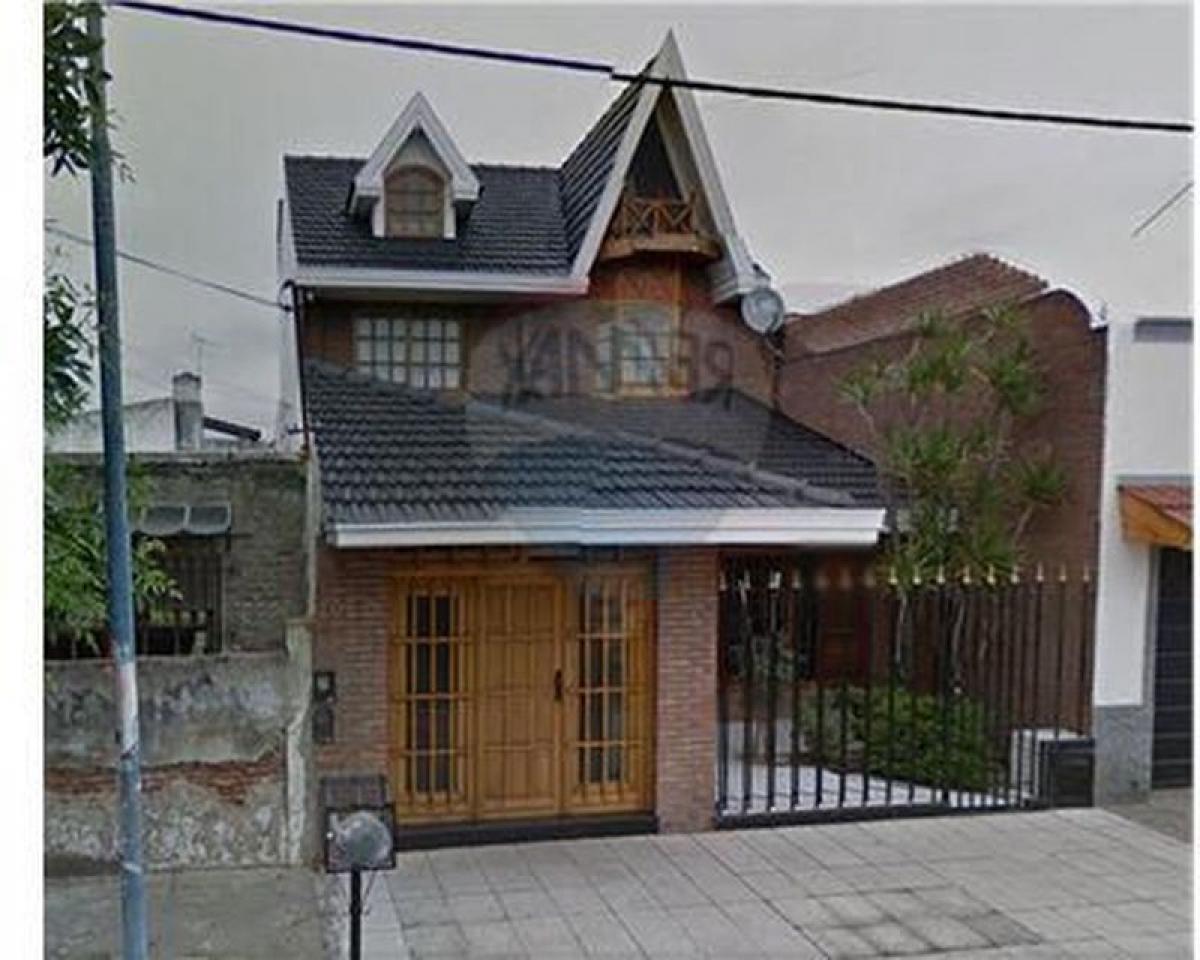 3 bedrooms House in Lanus, Argentina No. 61535