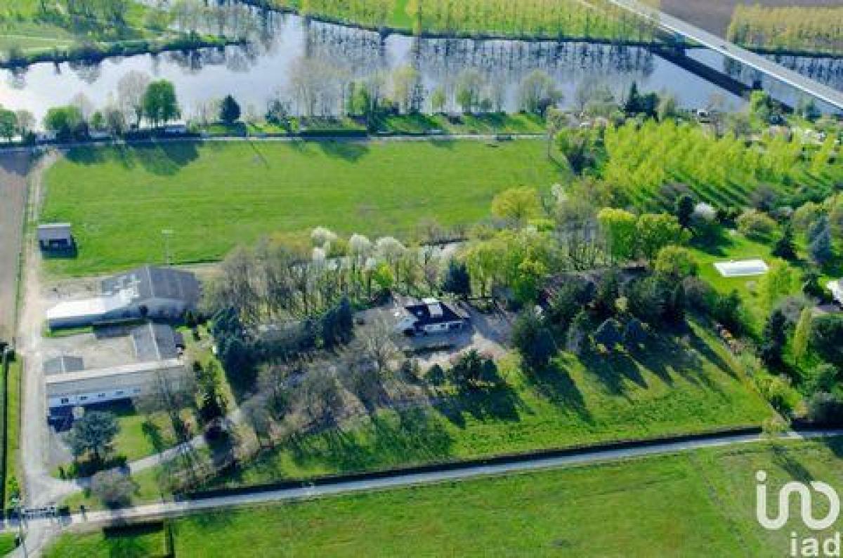 5 bedrooms House in Poitiers, France No. 28847