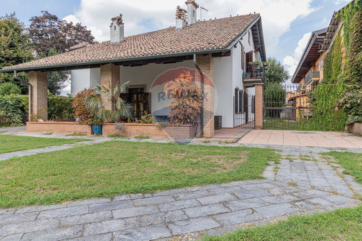 2 rooms Apartment in Siziano, Italy No. 228343