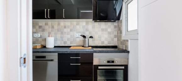 3 bedrooms Apartment in Ciutat Vella, Spain No. 28438 6