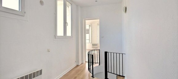 1 bedroom Duplex in Paris, France No. 171351 3