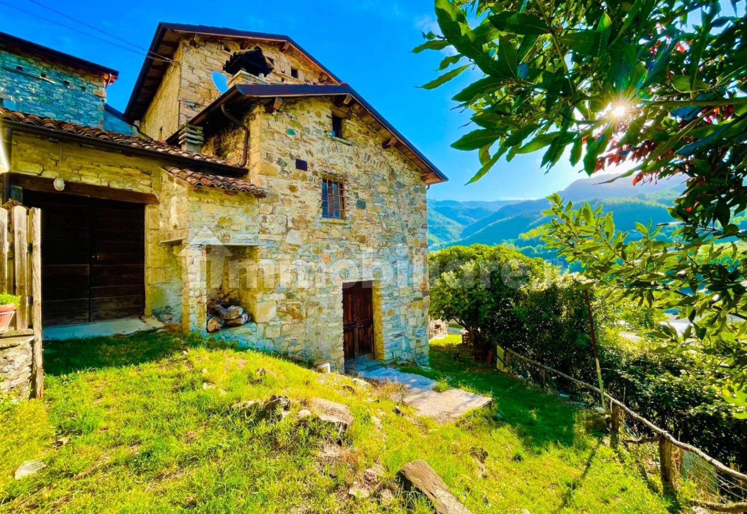 2 bedrooms House in Corte Brugnatella, Italy No. 347720