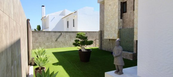 4 bedrooms House in Estepona, Spain No. 44446 8