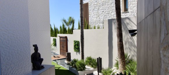 4 bedrooms House in Estepona, Spain No. 44446 9