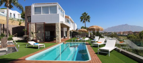 4 bedrooms House in Estepona, Spain No. 44446 3