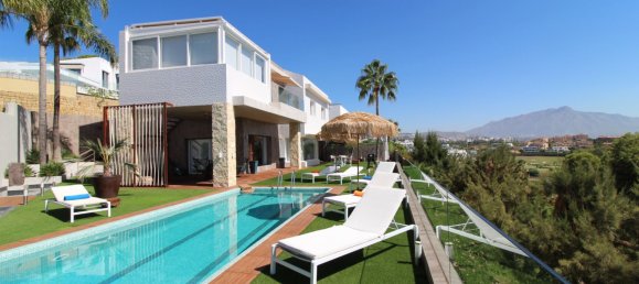 4 bedrooms House in Estepona, Spain No. 44446 18
