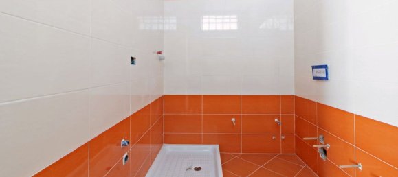 3 rooms Apartment in Lastra a Signa, Italy No. 50655 11