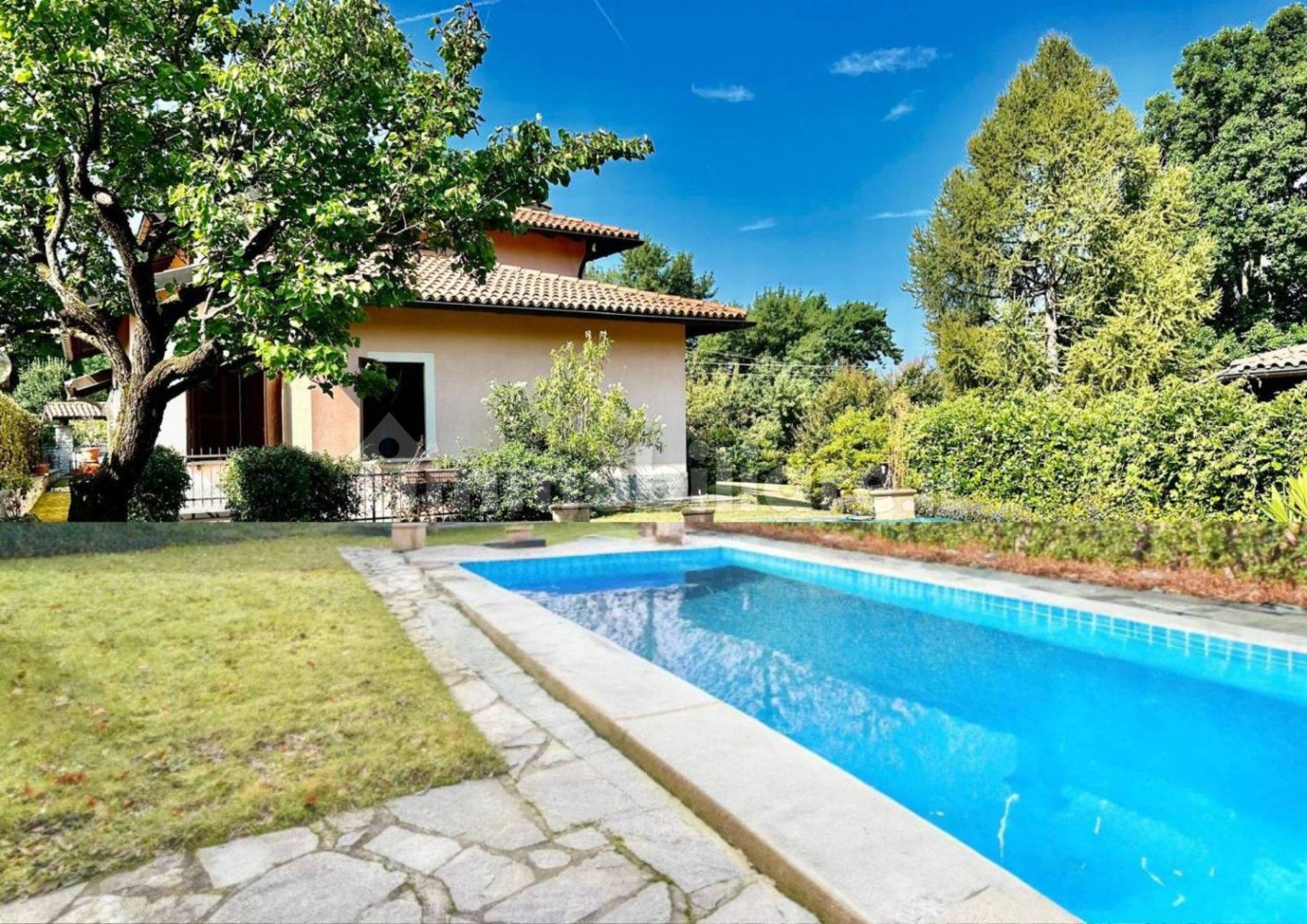 4 bedrooms Villa in Orino, Italy No. 383294