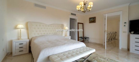 5 bedrooms Villa in Marbella, Spain No. 112546 9