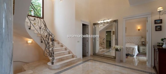 5 bedrooms Villa in Marbella, Spain No. 112546 8
