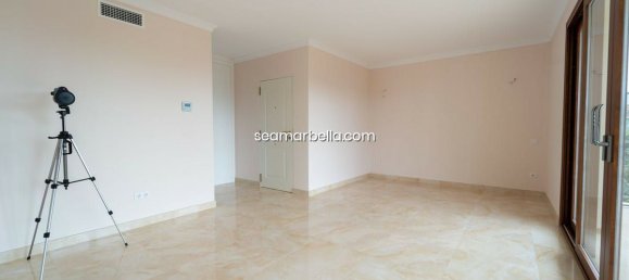 5 bedrooms Villa in Marbella, Spain No. 112546 14