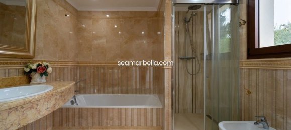 5 bedrooms Villa in Marbella, Spain No. 112546 15