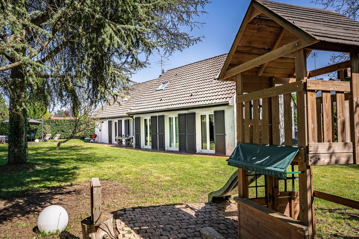 4 bedrooms House in Lesigny, France No. 162007