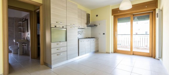 2-salle Appartement à Rome, Italy No. 12284 5