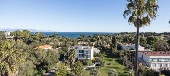 3 bedrooms Apartment in Antibes, France No. 685 8