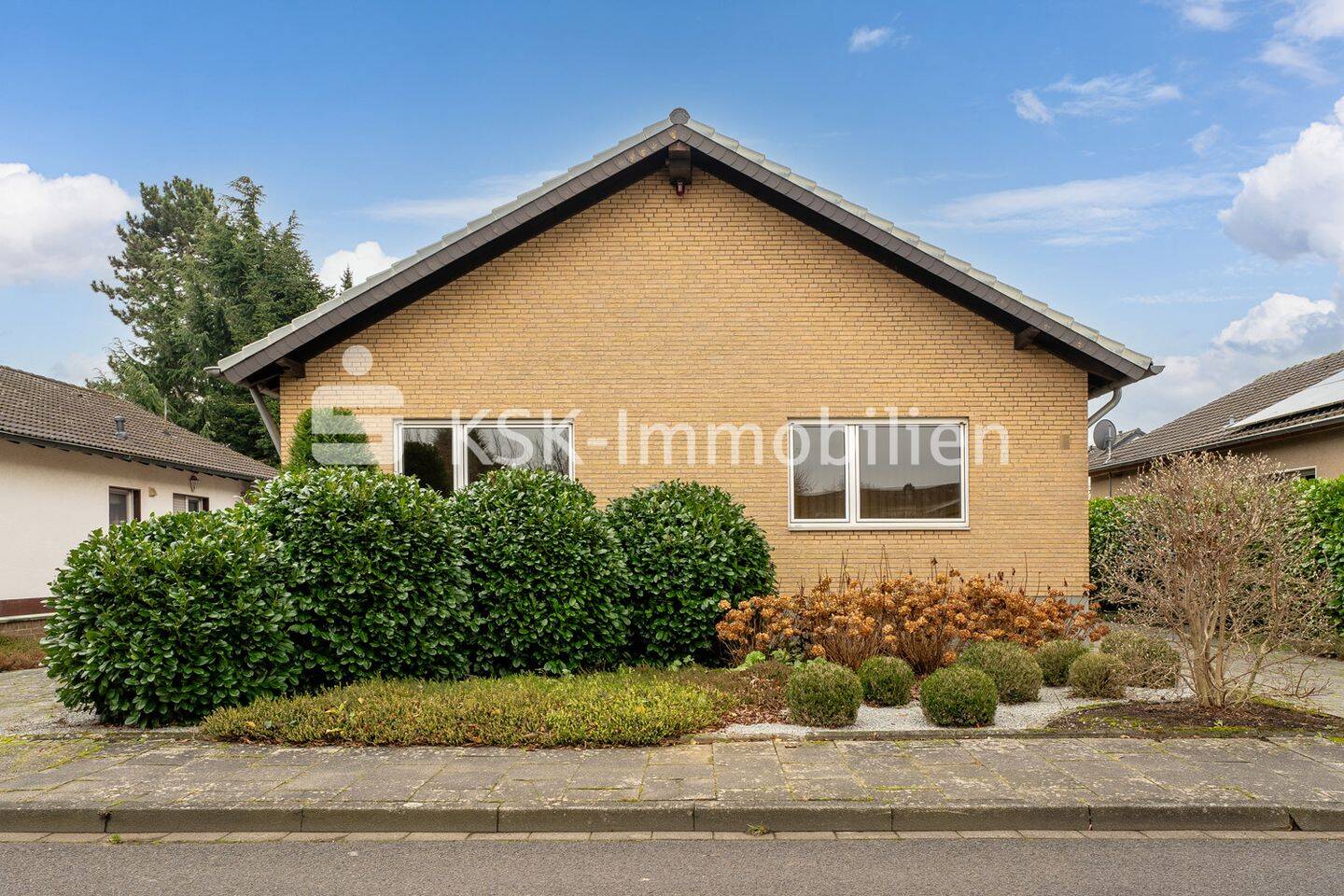 3 bedrooms Bungalow in Rhein-Erft, Germany No. 195162