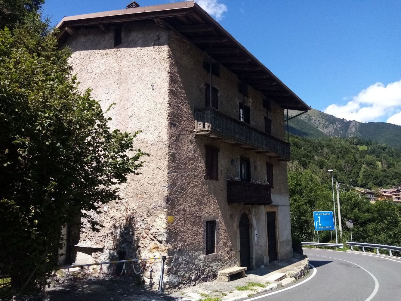 5 rooms House in Vilminore di Scalve, Italy No. 283390