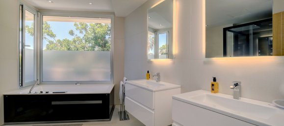 5 bedrooms Villa in Marbella, Spain No. 84154 83