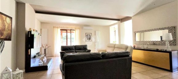 7-salle Villa à Guidonia Montecelio, Italy No. 4761 31