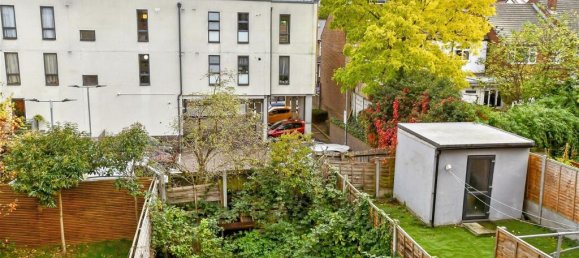 3 bedrooms House in Walthamstow, United Kingdom No. 4019 8