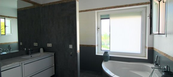 4 bedrooms Villa in Malaga, Spain No. 40978 16