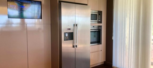 4 bedrooms Villa in Malaga, Spain No. 40978 10