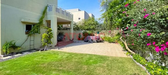 3 Schlafzimmer Villa in Meadows, UAE, Nr. 778 8