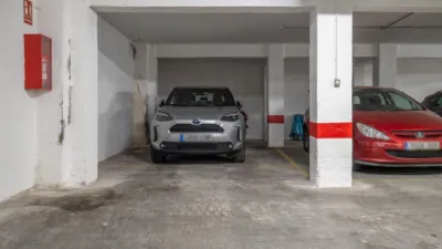1046m² Garage in Granada, Spain No. 175286