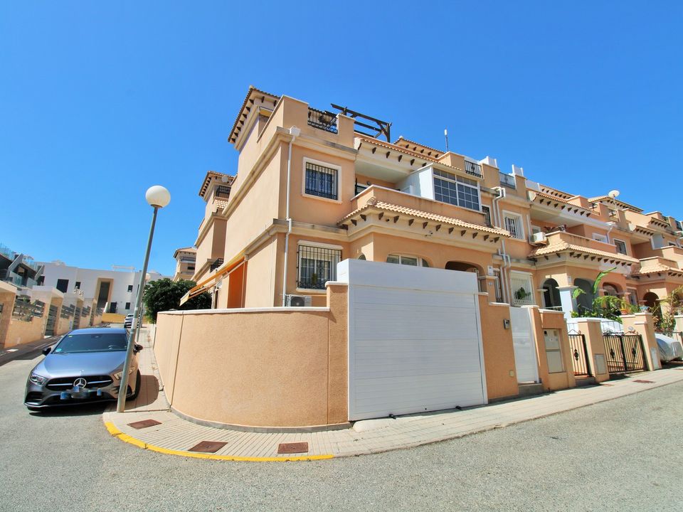 3 bedrooms Townhouse in Alicante, Spain No. 190757