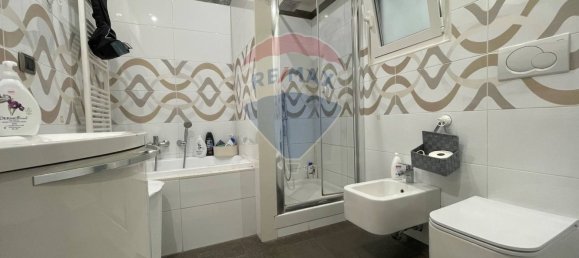 Apartamento de 2 dormitorios en Bari, Italy No. 380090 9
