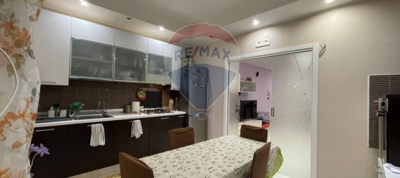 Apartamento de 2 dormitorios en Bari, Italy No. 380090 2