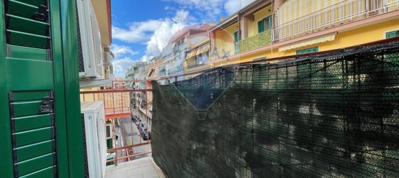 Apartamento de 2 dormitorios en Bari, Italy No. 380090 6