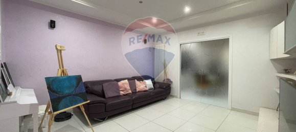 Apartamento de 2 dormitorios en Bari, Italy No. 380090 4
