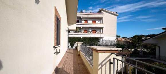 Вилла с 5 комнатами в Фонто Нуова, Италия № 158087 3