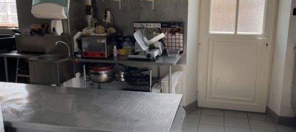 104m² Commercial property in Grauves, France No. 152180 7