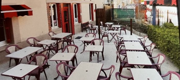 104m² Commercial property in Grauves, France No. 152180 9