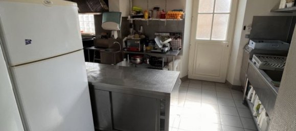 104m² Commercial property in Grauves, France No. 152180 6