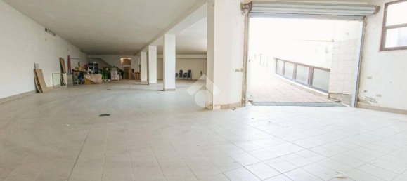 542m² Garage in Manfredonia, Italy No. 64247 2