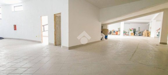 542m² Garage in Manfredonia, Italy No. 64247 10