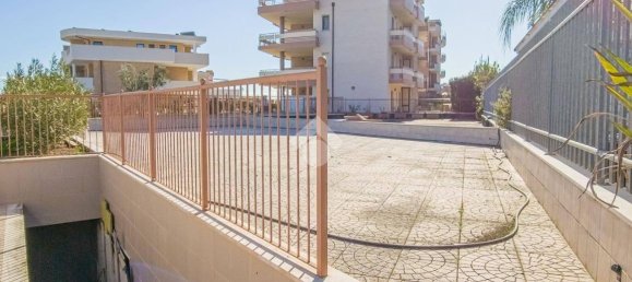 542m² Garage in Manfredonia, Italy No. 64247 5