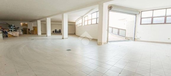 542m² Garage in Manfredonia, Italy No. 64247 4