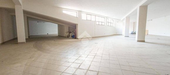 542m² Garage in Manfredonia, Italy No. 64247 3