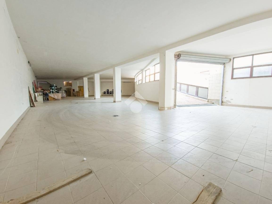 542m² Garage in Manfredonia, Italy No. 64247