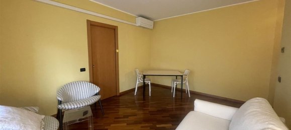 3 rooms Apartment in Monza, Italy No. 214549 6