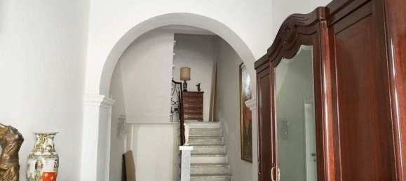 Квартира с 7 комнатами в Каррара, Италия № 47587 3