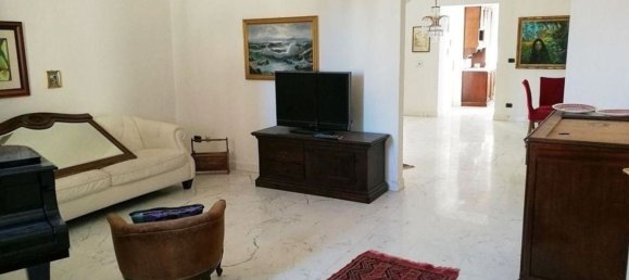 Квартира с 7 комнатами в Каррара, Италия № 47587 8