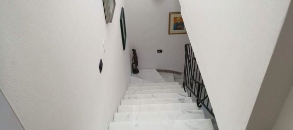 Квартира с 7 комнатами в Каррара, Италия № 47587 18