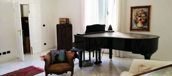 Квартира с 7 комнатами в Каррара, Италия № 47587 15