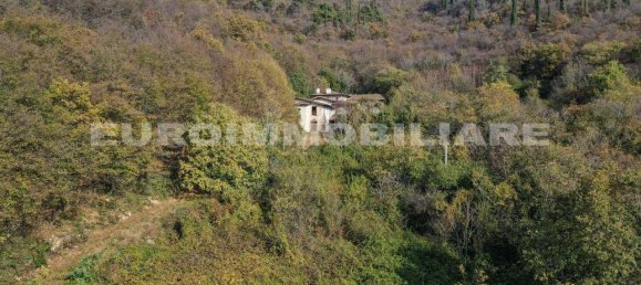 8 bedrooms House in Brescia, Italy No. 177468 2