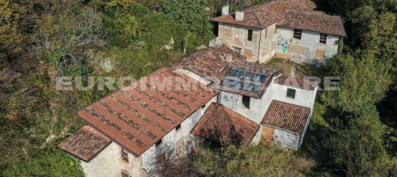 8 bedrooms House in Brescia, Italy No. 177468 4